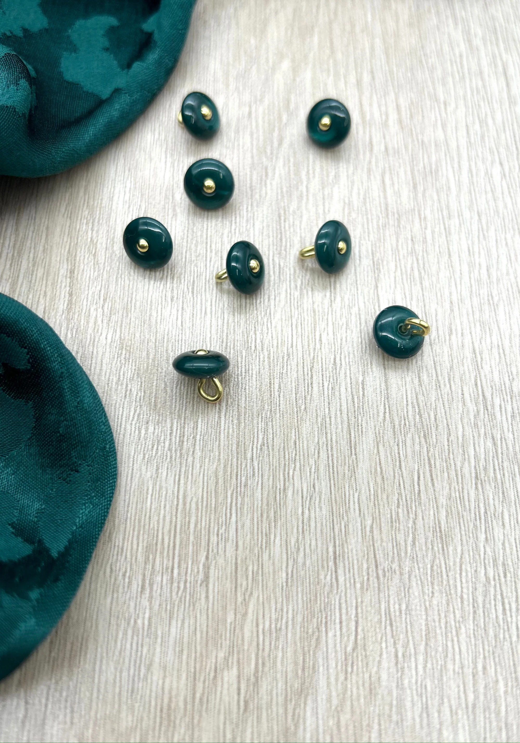 Bouton à coudre en nacre Wink Glossy 10 mm - Plusieurs couleurs - Image 15