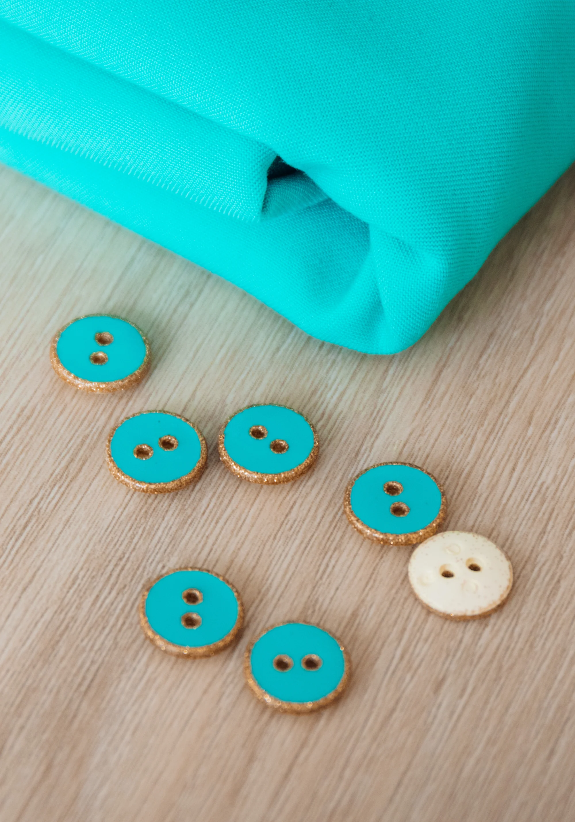 Bouton à paillettes dorées 12 mm - Plusieurs couleurs - Image 3