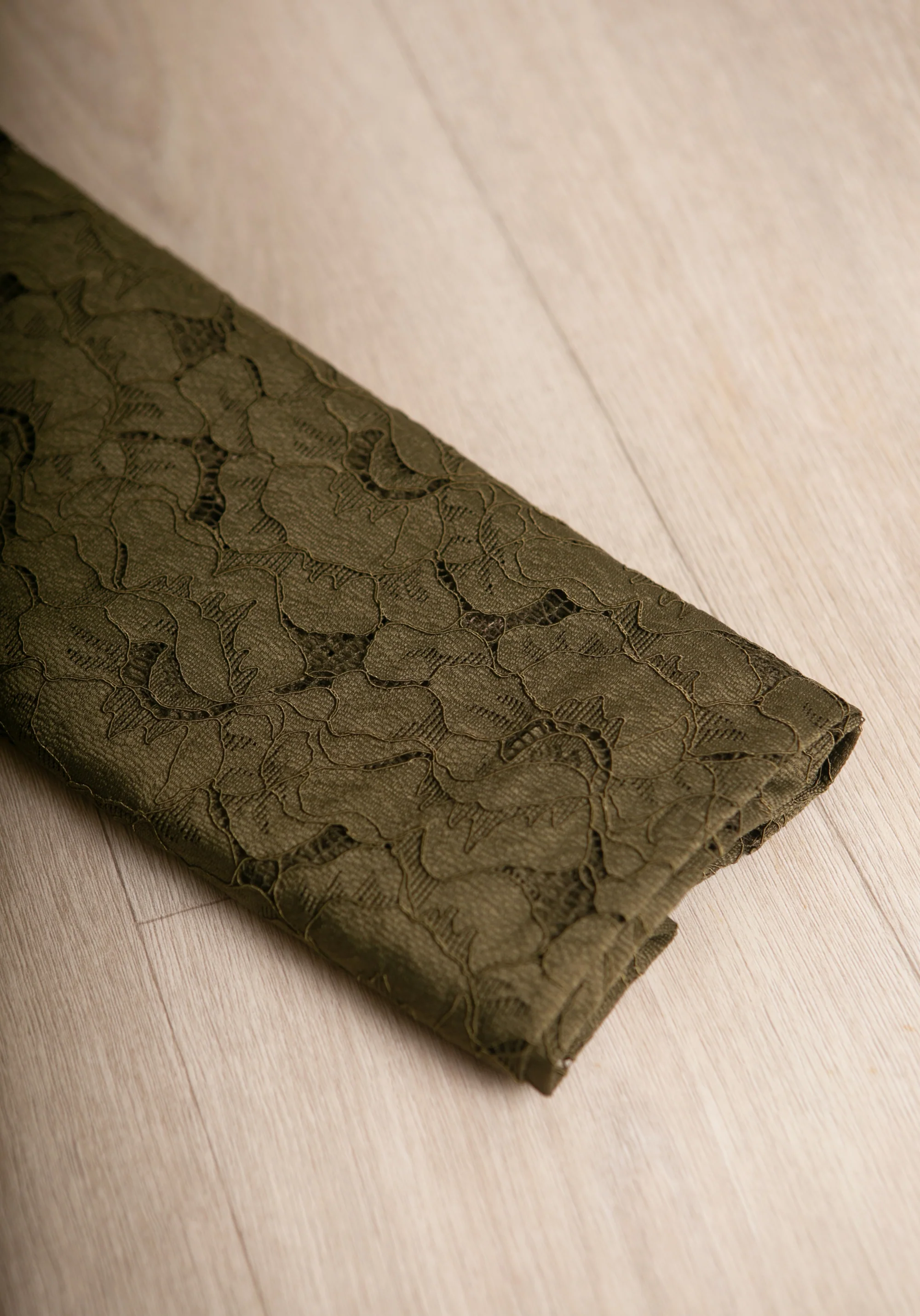 COUPON 60cm - Tissu dentelle florale Daphné - Vert Mousse - Image 3