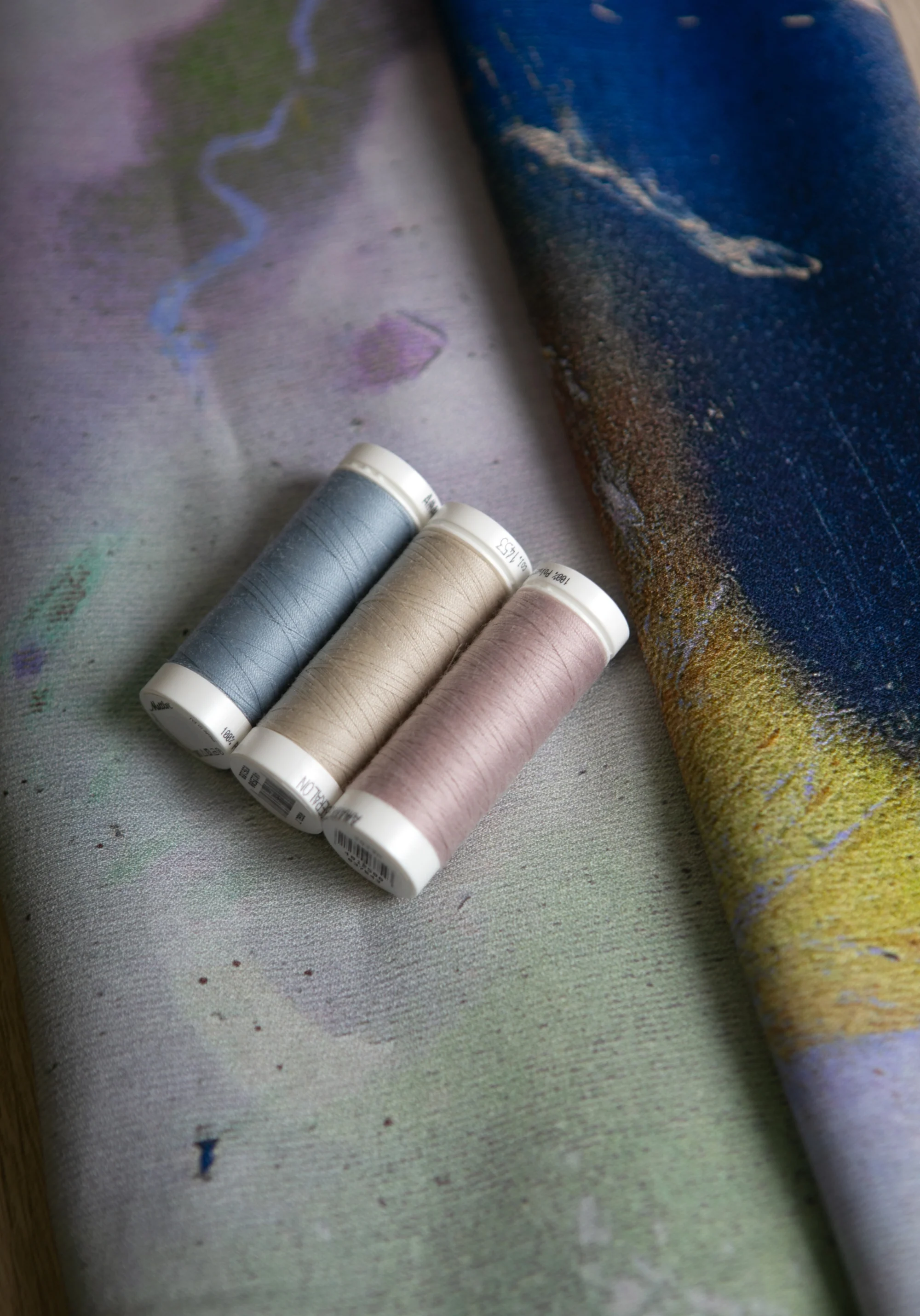 Tissu crêpe de viscose imprimée Graffiti - Image 4
