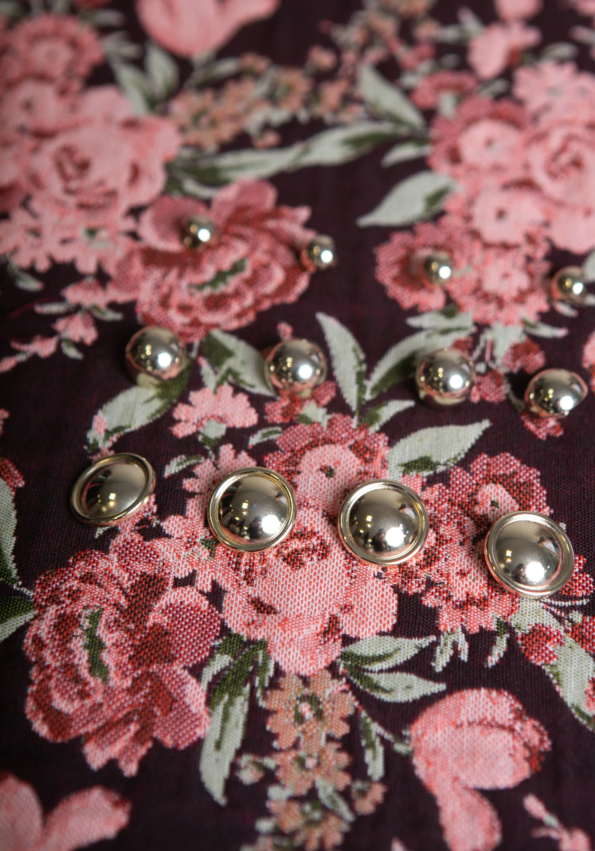Tissu jacquard fleuri prune Deep Roses - Image 5