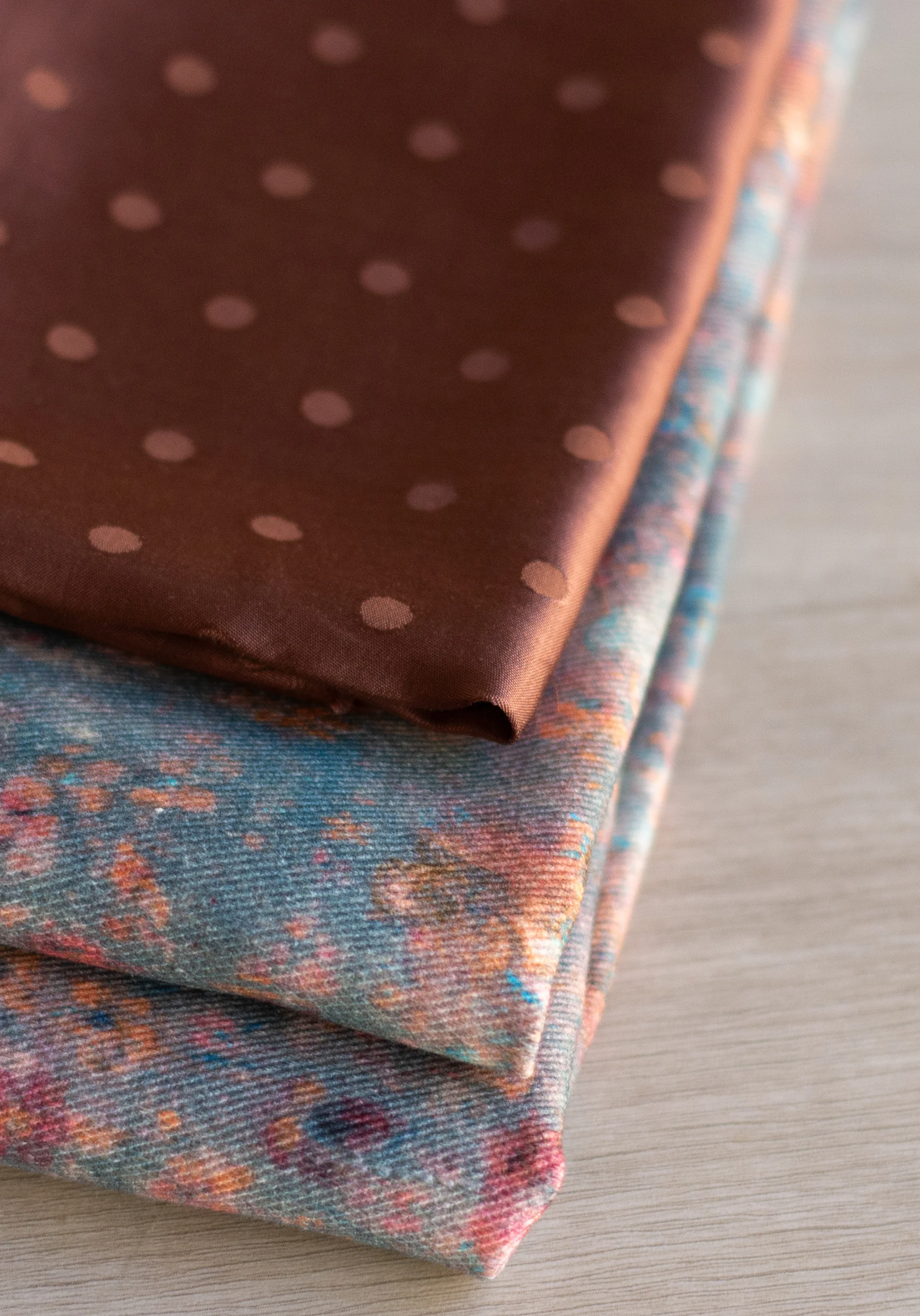 Tissu jacquard pois Lucente - Pour vêtements et doublures élégantes - Plusieurs couleurs - Image 3