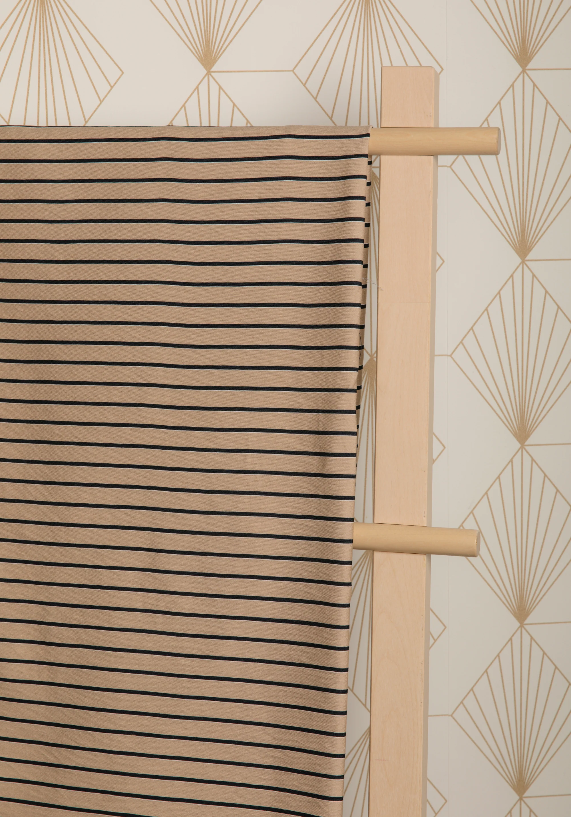 Tissu voile poly viscose à rayures Horizon – Marine / Beige & Encre - Image 6